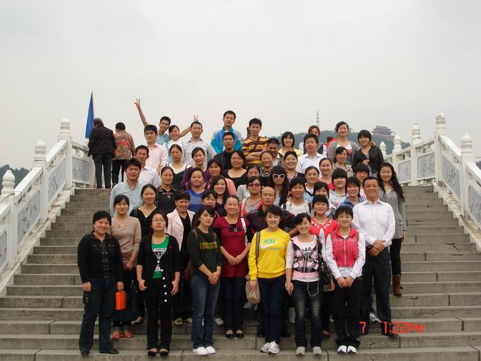 校团支部组织团员青年赴华西村学习考察
